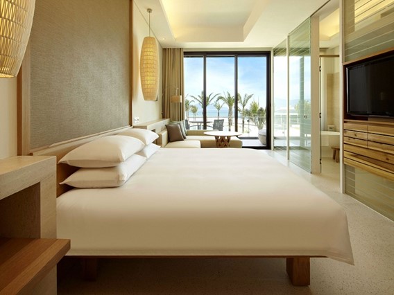 1 King Bed Ocean View